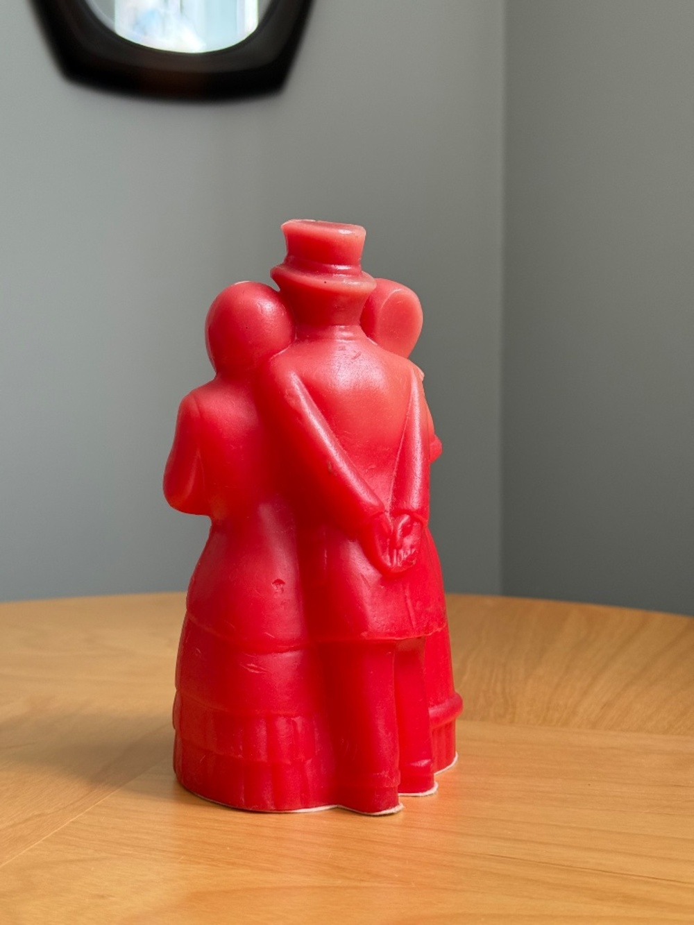 Vintage c1971 Christmas Carollers Decorative 7" Red Wax Candle by AVON - Picture 5 of 11